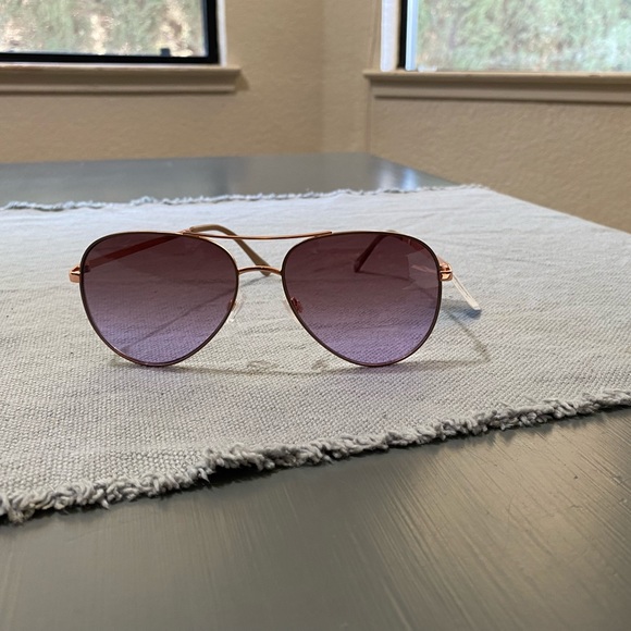 Tahari sunglasses new - Picture 8 of 16